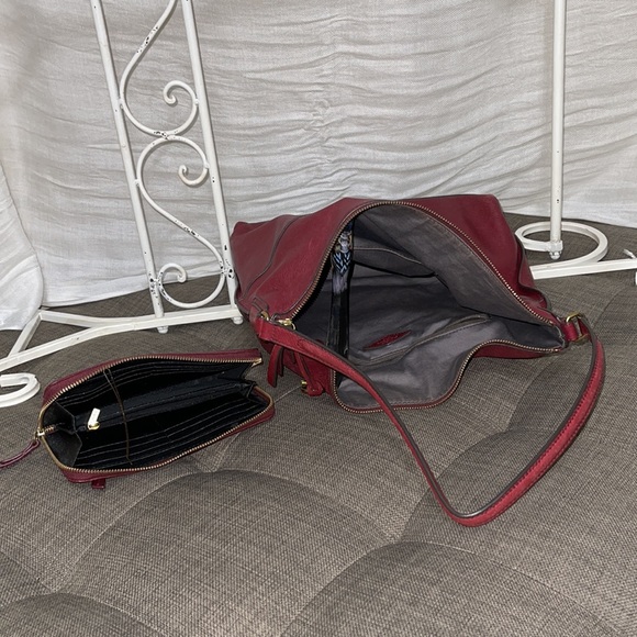 Fossil red leather purse and leather wallet. - Picture 3 of 10